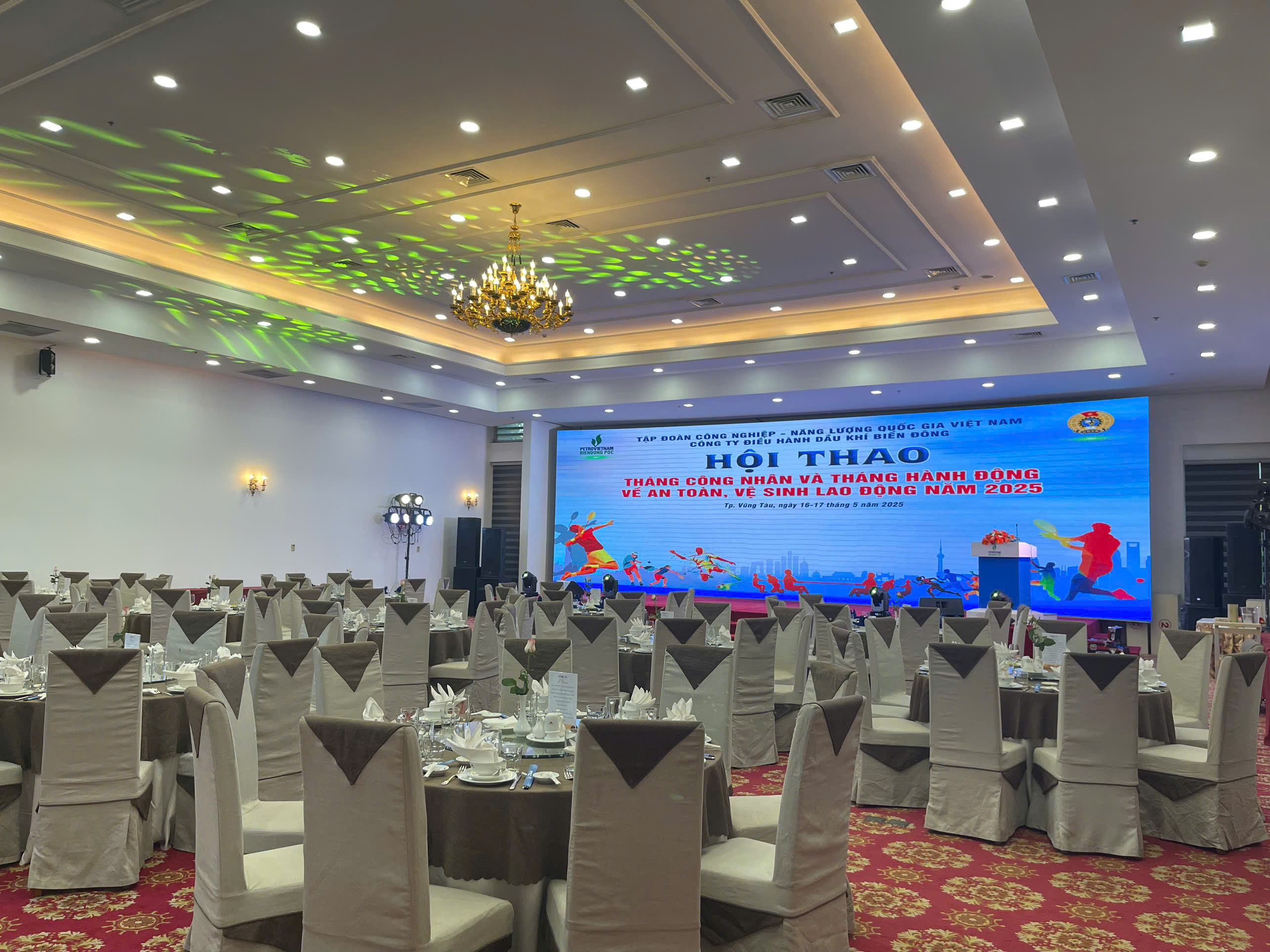 PHÒNG HỘI NGHỊ BALLROOM
